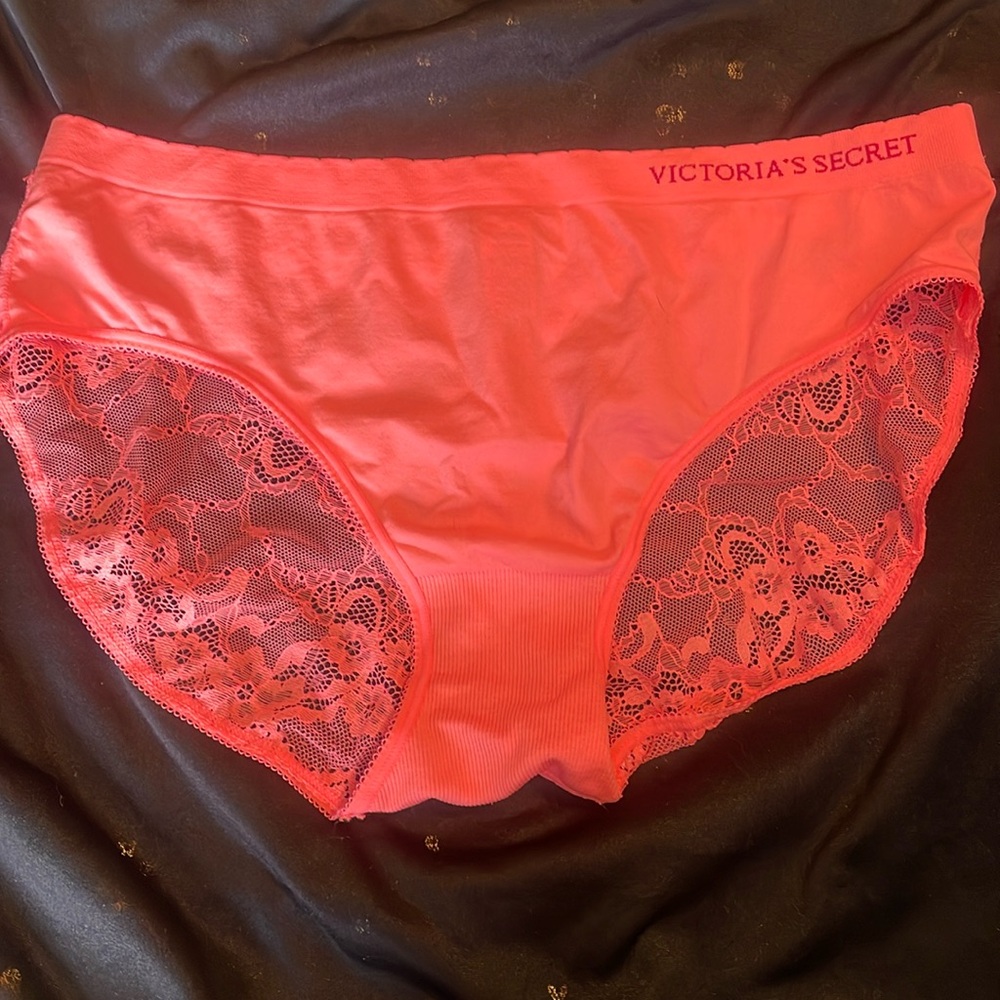 Victoria’s Secret hiphugger panty.